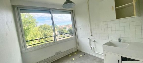 1 bedroom Apartment in Limoges, France No. 301173 2