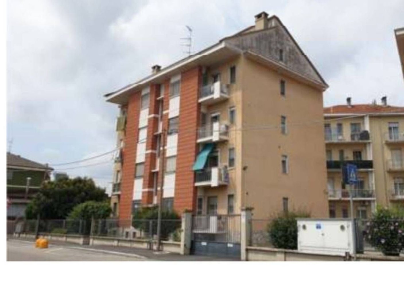 3 rooms Apartment in Vercelli, Italy No. 213603