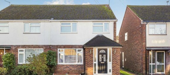 3 bedrooms House in Egham, United Kingdom No. 8633 22