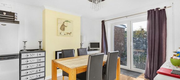 3 bedrooms House in Egham, United Kingdom No. 8633 4