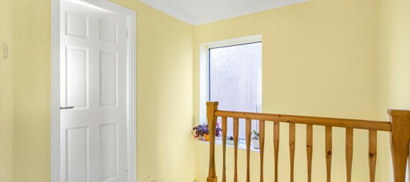 3 bedrooms House in Egham, United Kingdom No. 8633 16