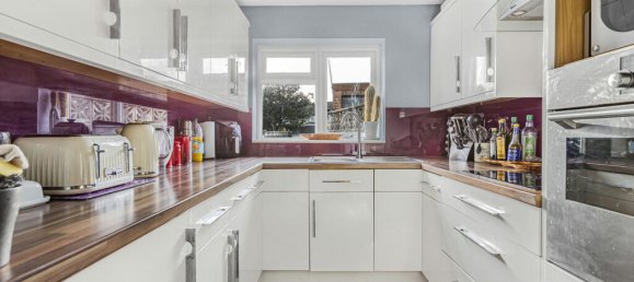 3 bedrooms House in Egham, United Kingdom No. 8633 3