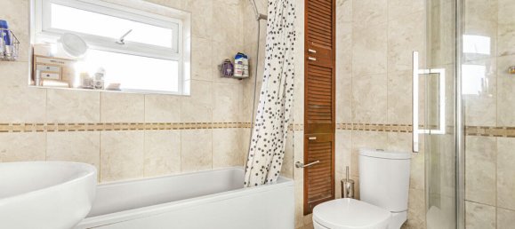 3 bedrooms House in Egham, United Kingdom No. 8633 14