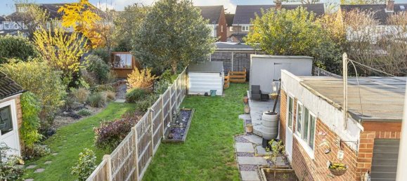 3 bedrooms House in Egham, United Kingdom No. 8633 5