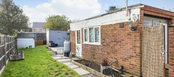 3 bedrooms House in Egham, United Kingdom No. 8633 21