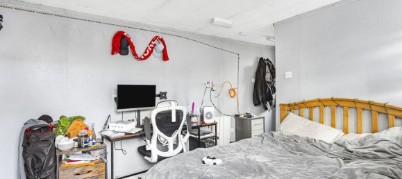 3 bedrooms House in Egham, United Kingdom No. 8633 9