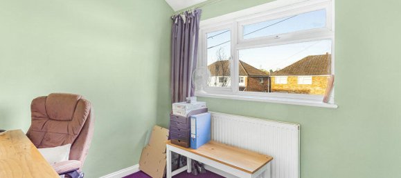 3 bedrooms House in Egham, United Kingdom No. 8633 13