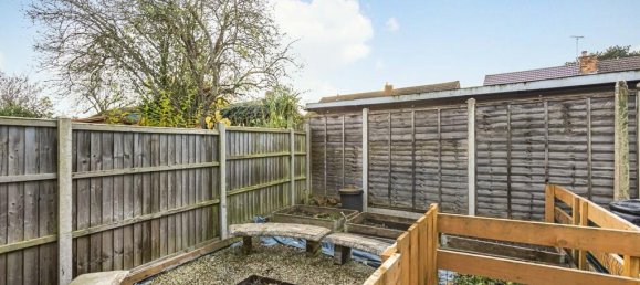 3 bedrooms House in Egham, United Kingdom No. 8633 18