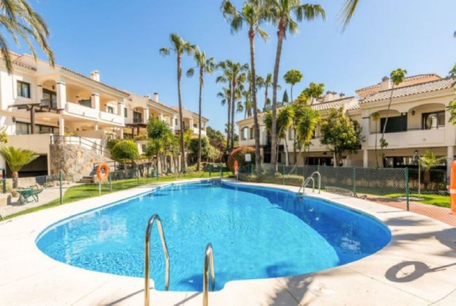 4 bedrooms Townhouse in Estepona, Spain No. 237546