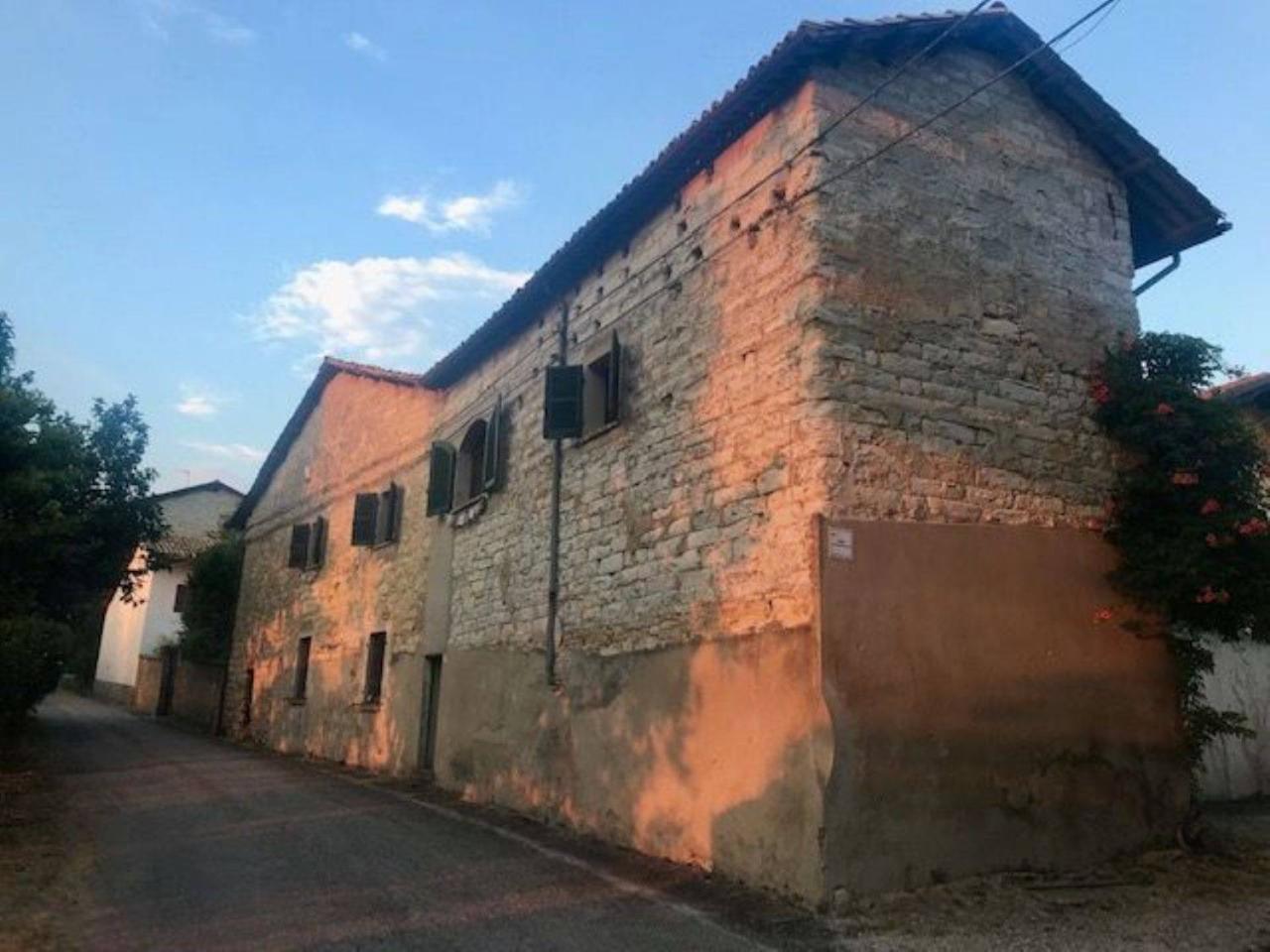 8-salle Maison à Moncalvo, Italy No. 104840