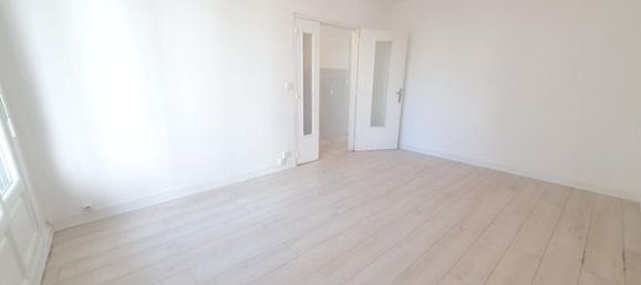 2 bedrooms Apartment in Epinay-sur-Seine, France No. 300225 2