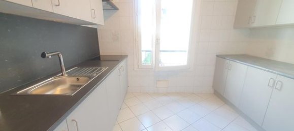 2 bedrooms Apartment in Epinay-sur-Seine, France No. 300225 3