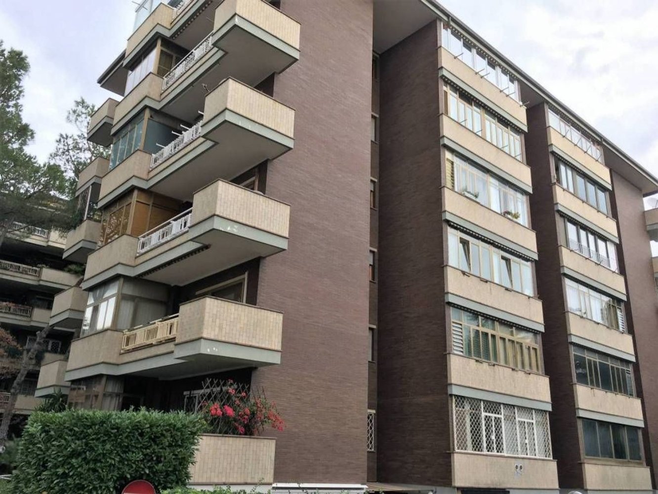 5 rooms Apartment in Rome, Italy No. 16519