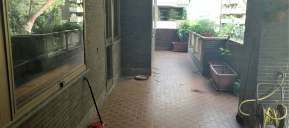 5 rooms Apartment in Rome, Italy No. 16519 3