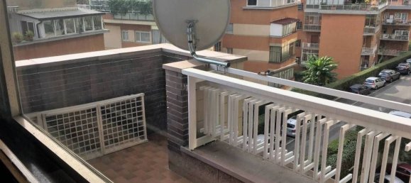 5 rooms Apartment in Rome, Italy No. 16519 4