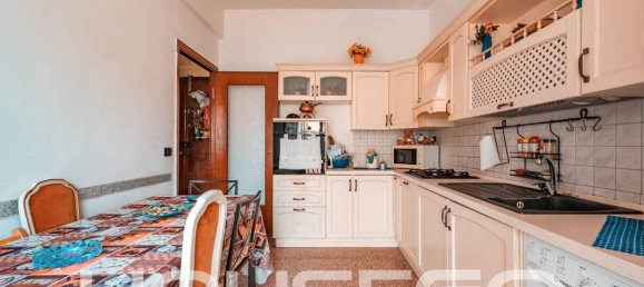 2 rooms Apartment in Genoa, Italy No. 23819 4