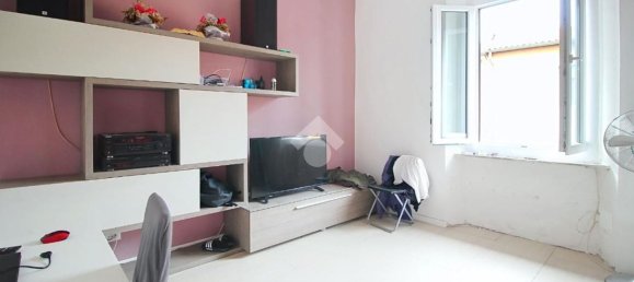 3-salle Appartement à Livorno, Italy No. 278514 8