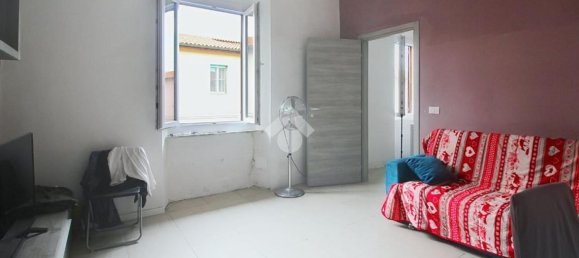 3-salle Appartement à Livorno, Italy No. 278514 9