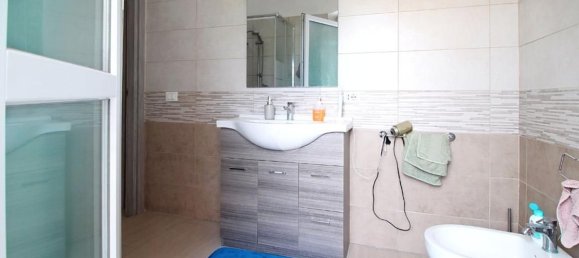 3-salle Appartement à Livorno, Italy No. 278514 17