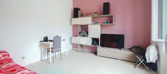 3-salle Appartement à Livorno, Italy No. 278514 6