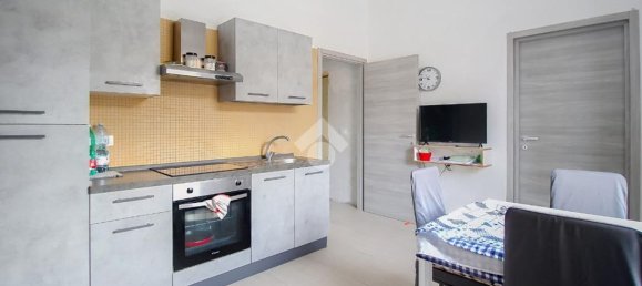 3-salle Appartement à Livorno, Italy No. 278514 3