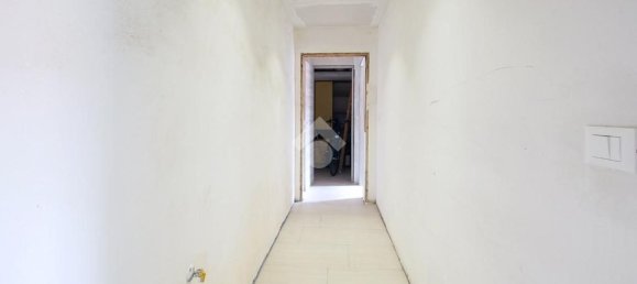 3-salle Appartement à Livorno, Italy No. 278514 11