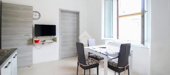 3-salle Appartement à Livorno, Italy No. 278514 5