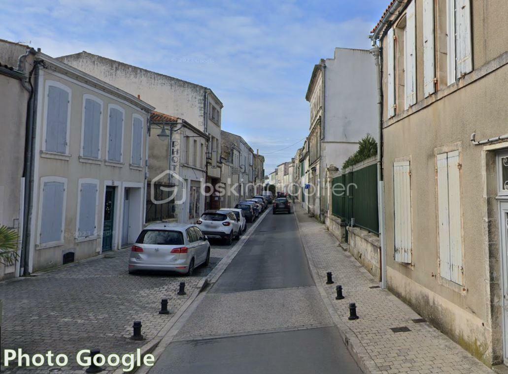 Edificio de 2 dormitorios en Marennes, France No. 277434