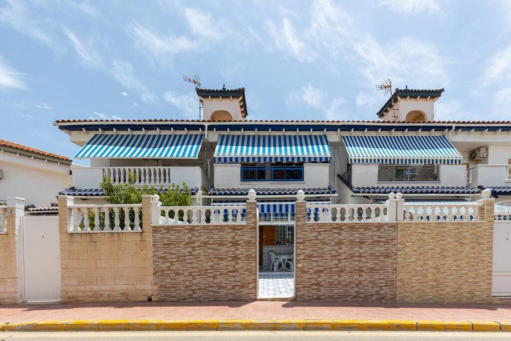 Bungalow de 2 dormitorios en Torrevieja, Spain No. 161793