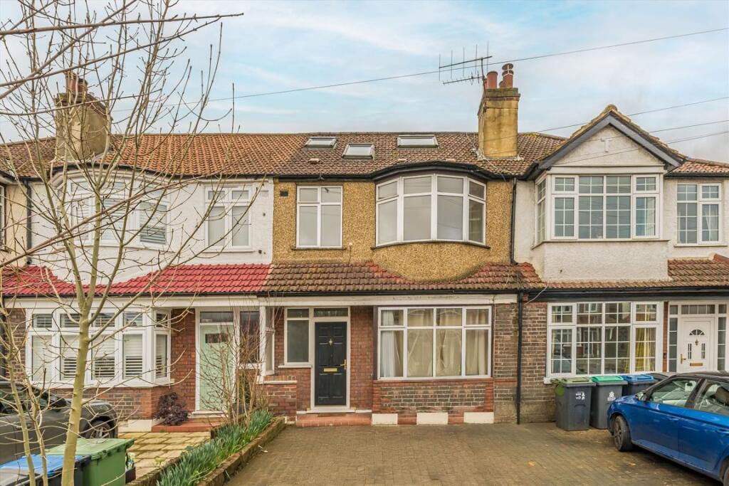 4 bedrooms House in Surbiton, United Kingdom No. 10239