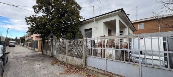 2 bedrooms Villa in Busto Arsizio, Italy No. 135007 11
