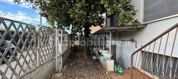 2 bedrooms Villa in Busto Arsizio, Italy No. 135007 4