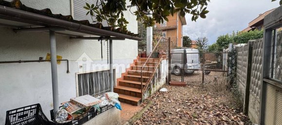 2 bedrooms Villa in Busto Arsizio, Italy No. 135007 6