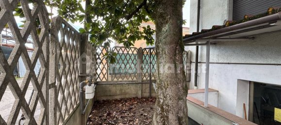 2 bedrooms Villa in Busto Arsizio, Italy No. 135007 5