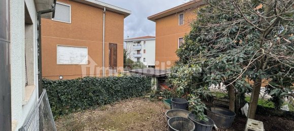 2 bedrooms Villa in Busto Arsizio, Italy No. 135007 9