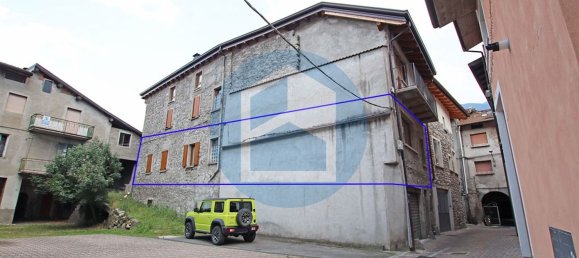 3-salle Appartement à Berzo Inferiore, Italy No. 122291 2