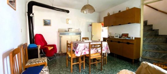 Замки и поместья с 4 комнатами в Пальмоли, Италия № 107148 3