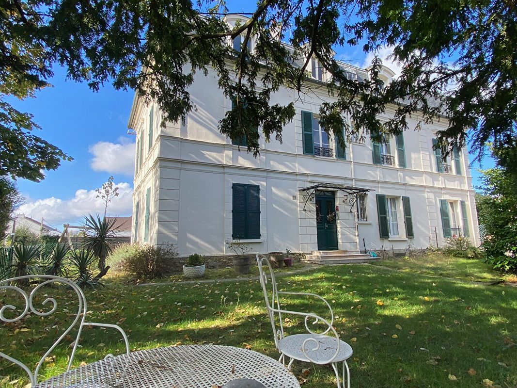 1 chambre Duplex à Montmorency, France No. 175884