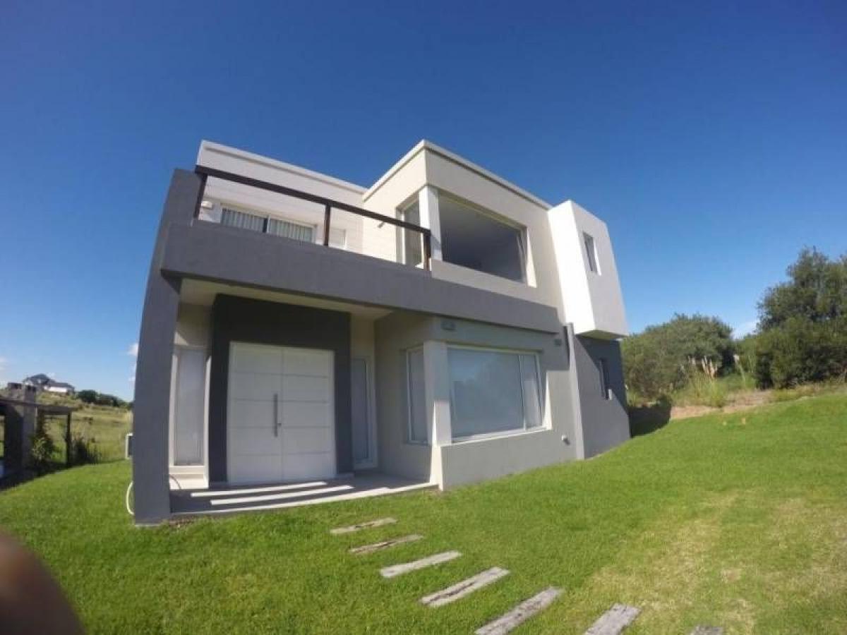 4 bedrooms House in Mar del Plata, Argentina No. 76912