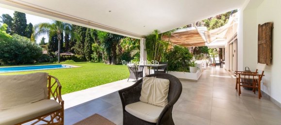 4 bedrooms Villa in Marbella, Spain No. 136586 2