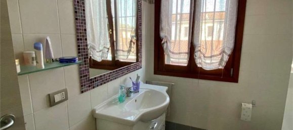 Casa de 4 habitaciónes en Pegognaga, Italy No. 138682 6