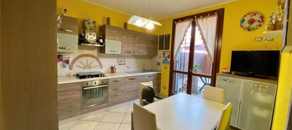 Casa de 4 habitaciónes en Pegognaga, Italy No. 138682 8