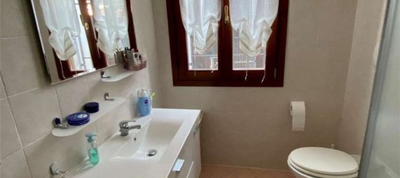 Casa de 4 habitaciónes en Pegognaga, Italy No. 138682 3