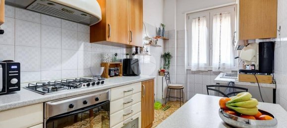 2 bedrooms Apartment in Rome, Italy No. 54749 2