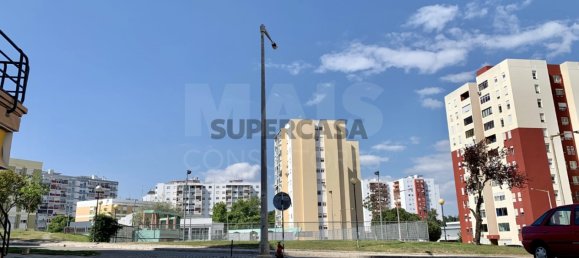 200m² Commercial property in Corroios, Portugal No. 160300 3