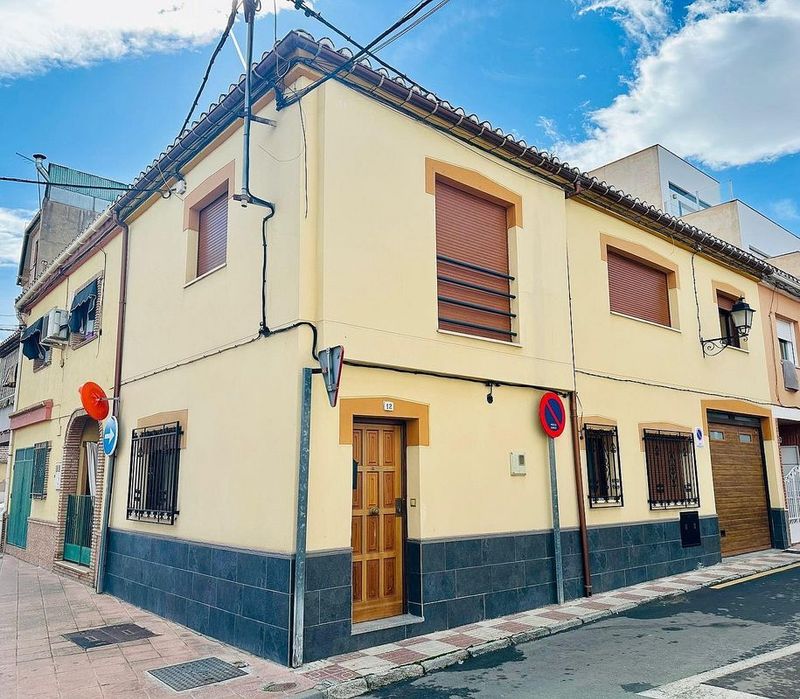 Casa de 3 dormitorios en Armilla, Spain No. 220825