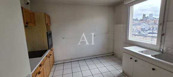 2 bedrooms Apartment in Bourges, France No. 60772 6