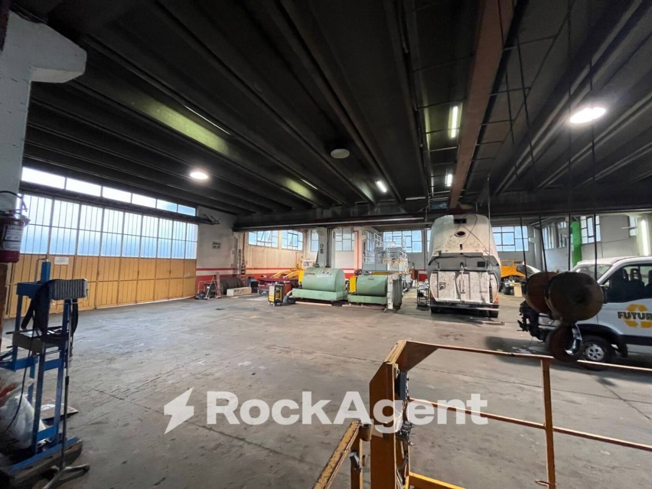 5 rooms Warehouse in Varazze, Italy No. 318856