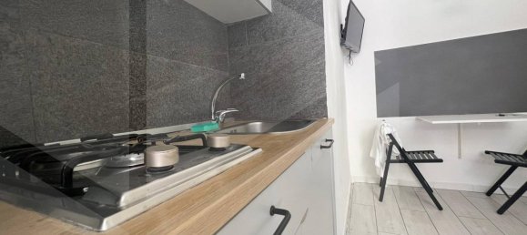 3-Zimmer Wohnung in Naples, Italy, Nr. 17117 2