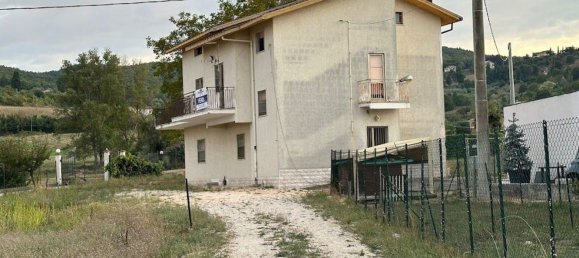 4 rooms House in Campobasso, Italy No. 102968 4